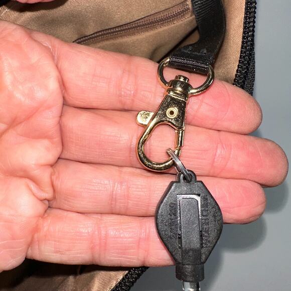 Travelon Anti-Theft Crossbody Bag Signature Black Nylon Multi Zippered Pockets - Picture 5 of 9